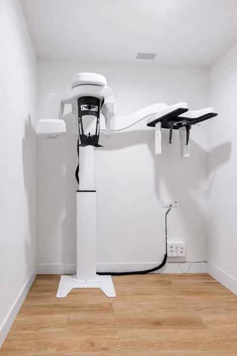 Escáner radiológico 3D CBCT instalado en la clínica